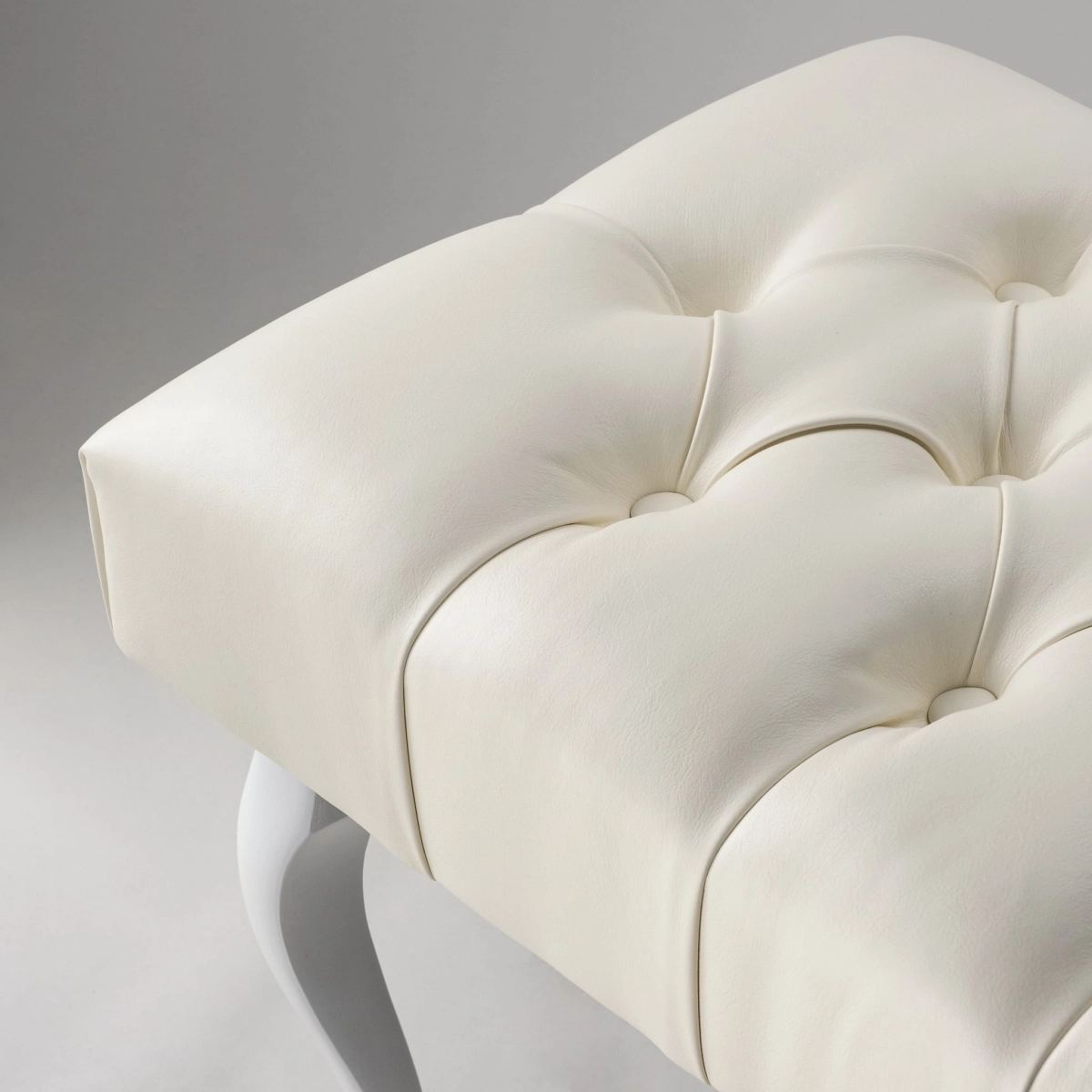 Panca da corridoio in pelle, trapuntata color crema, comfort e stile in un unico prodotto