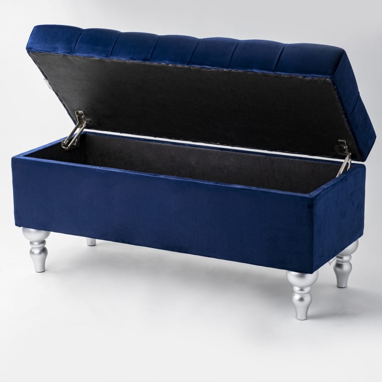 Pouf trapuntato blu navy con vano portaoggetti, un accessorio elegante e capiente
