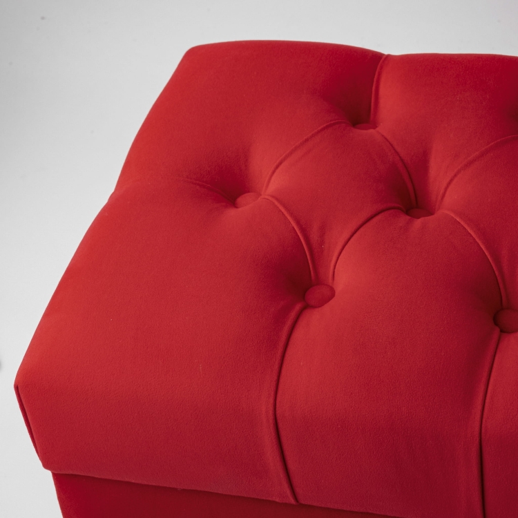 pouf rosso con contenitore per la camera da letto