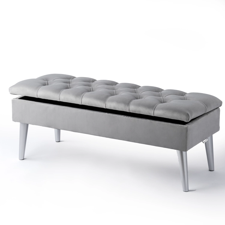Elegante pouf trapuntato grigio chiaro con contenitore, un mobile comodo e pratico