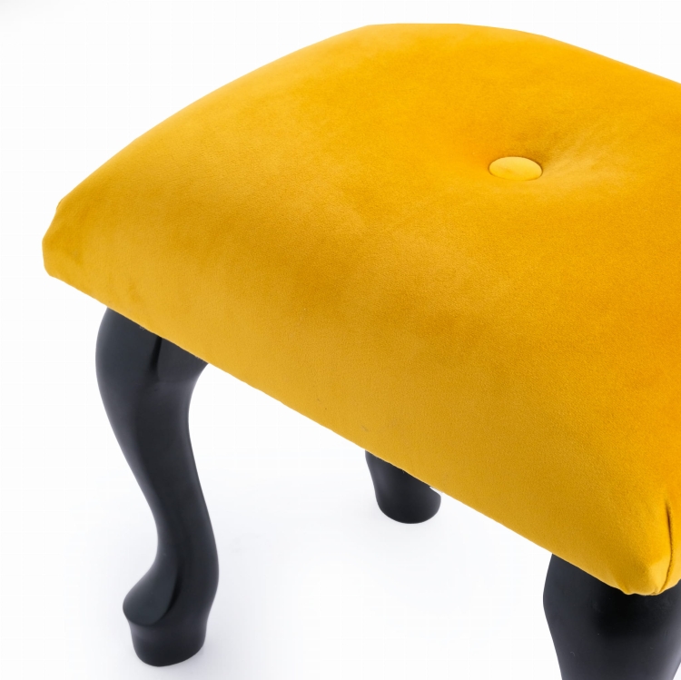 Sgabello da toilette trapuntato in papaya, elegante e confortevole