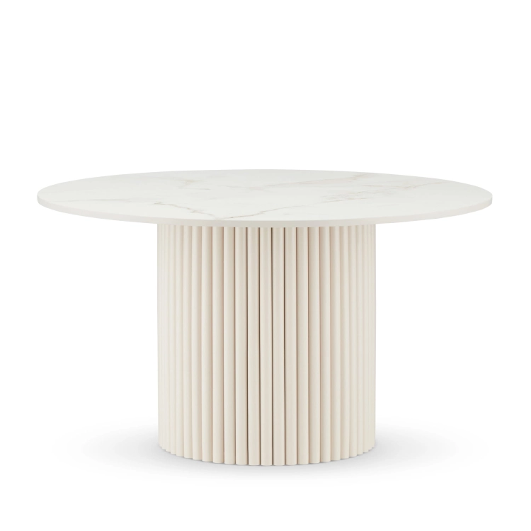 Tavolo rotondo bianco con piano in pietra e base scanalata decorativa