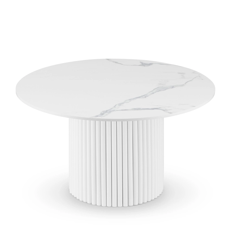 Tavolo rotondo bianco con piano in pietra e base scanalata decorativa