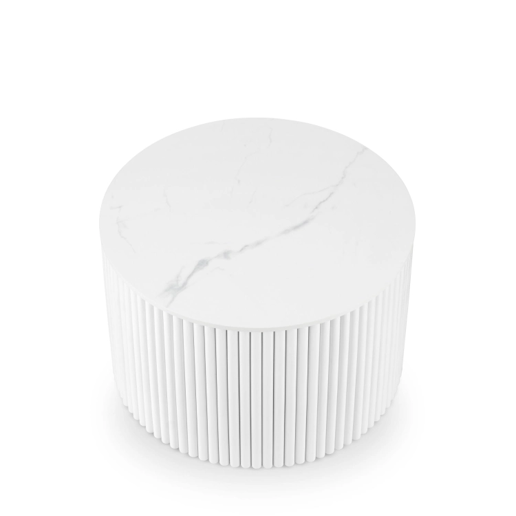 tavolo moderno in bianco con base scanalata e piano in pietra