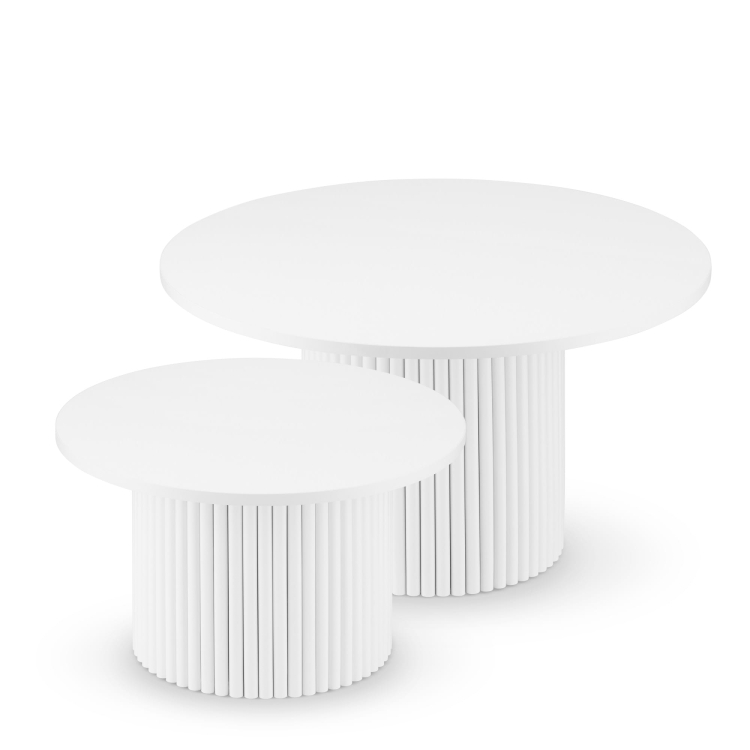 un set di tavoli scanalati