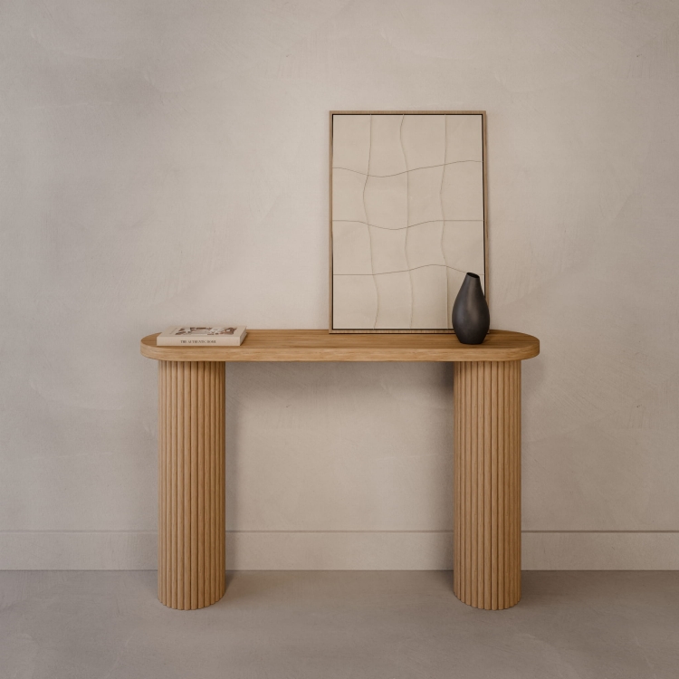 Consolle da ingresso con gambe in legno scanalate e piano del mobile