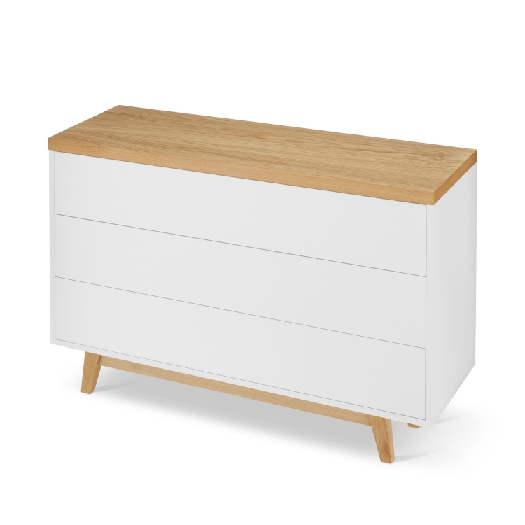 Komoda wykonana z forniru dębowego z pojemnymi szufladami, w naturalnym stylu skandynawskim