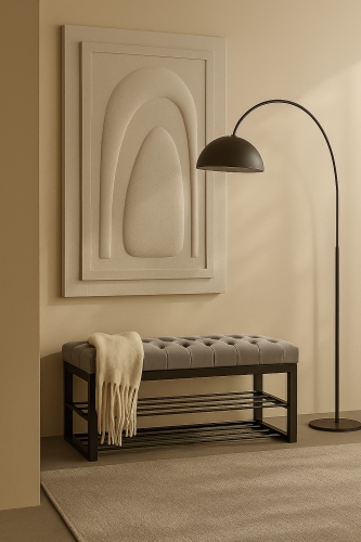 panca per una stanza in stile industriale in grigio e con ripiani in acciaio