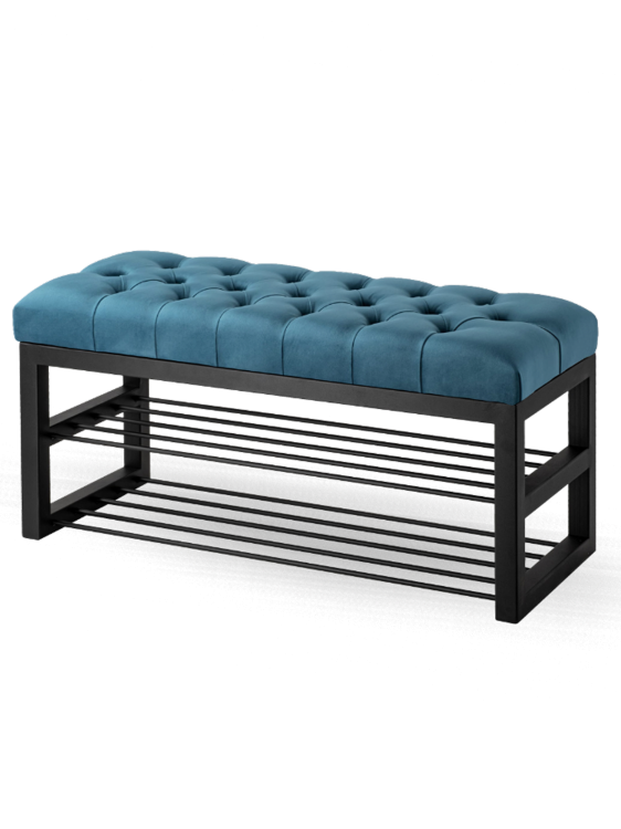 Blaue gepolsterte Bank im Industriestil mit Metallregalen