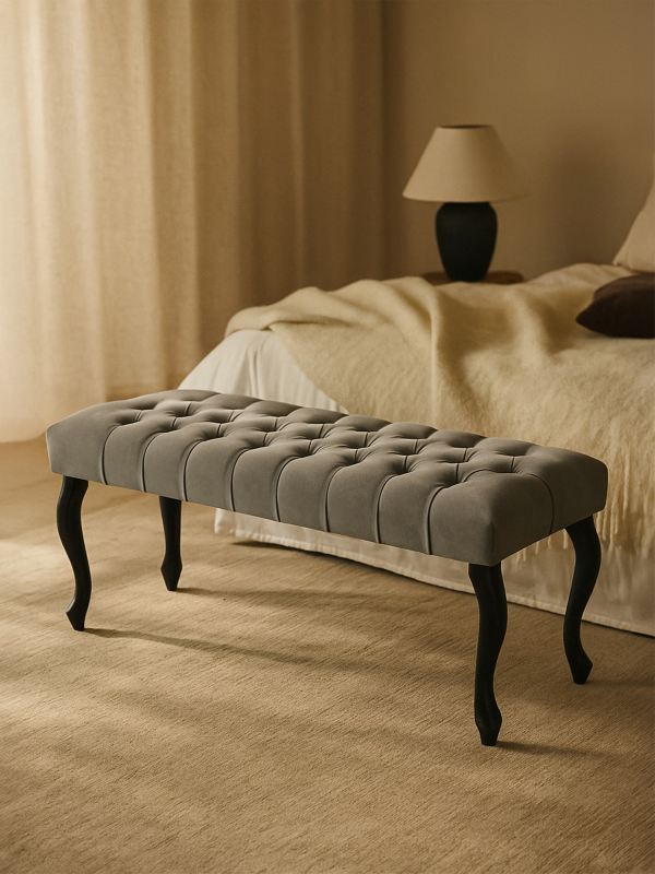 panca trapuntata grigia con gambe nere elegante e funzionale complemento d'arredo per l'ingresso