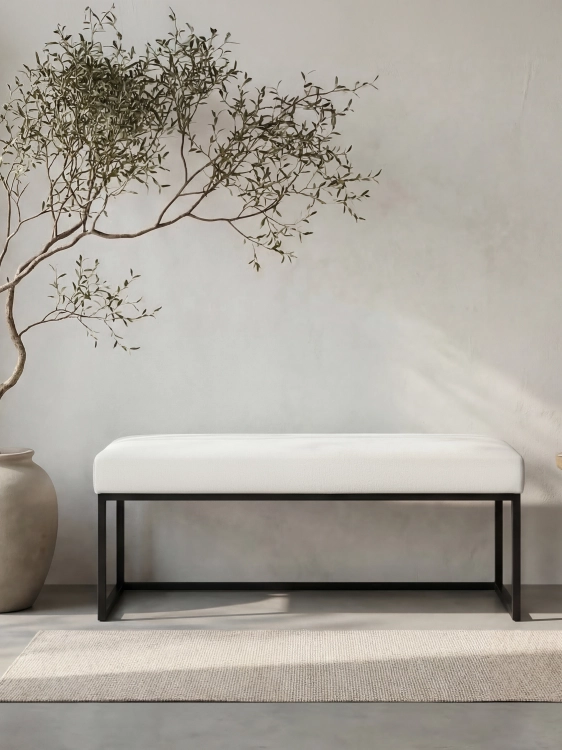 kremowa ławka do przedpokoju na metalowym stelażu