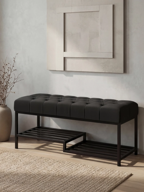 czarna ławka industrialna do przedpokoju na metalowych nogach