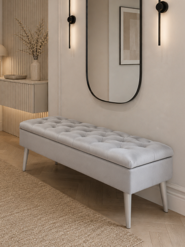 Elegante pouf trapuntato grigio chiaro con contenitore, un mobile comodo e pratico