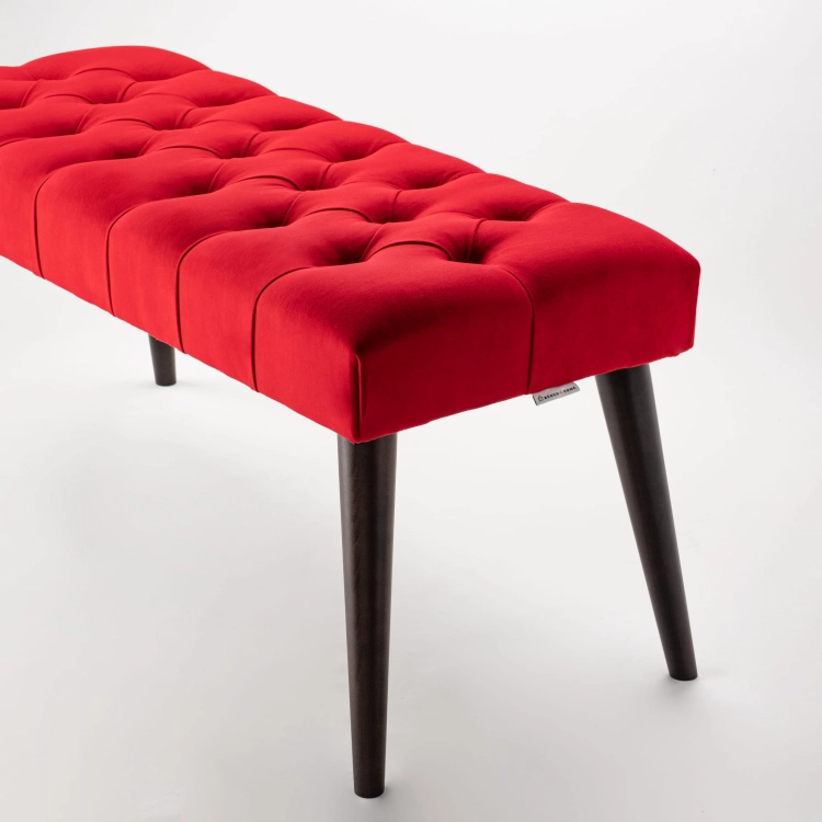 Panca trapuntata in colore rosso intenso
