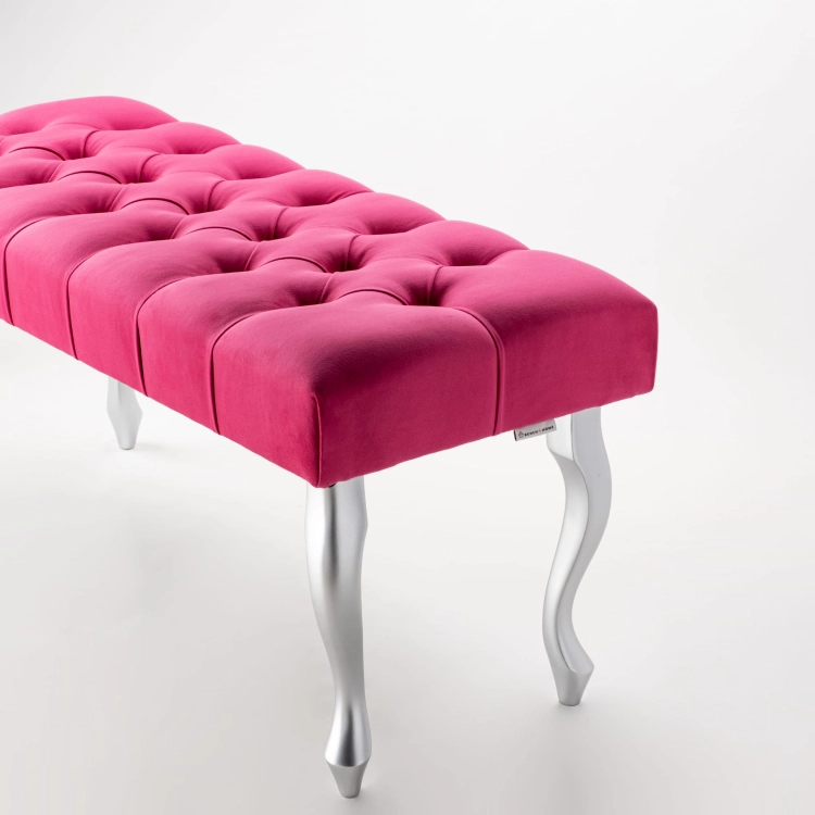 Panca trapuntata fucsia con gambe argentate