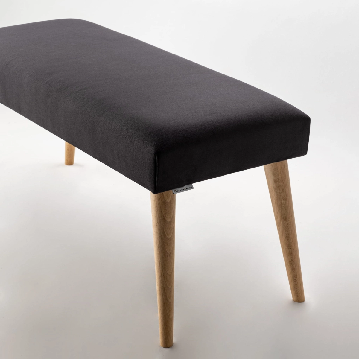 Panca imbottita in grafite con gambe in legno, un mobile universale per il soggiorno, la camera da letto o l'ingresso