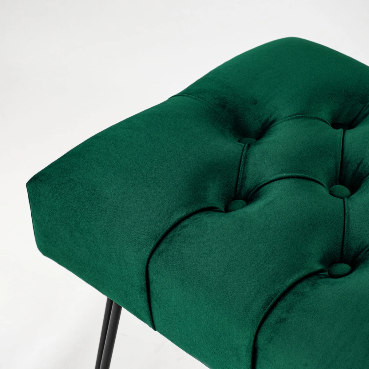 Panca in stile industriale trapuntata verde con gambe in metallo