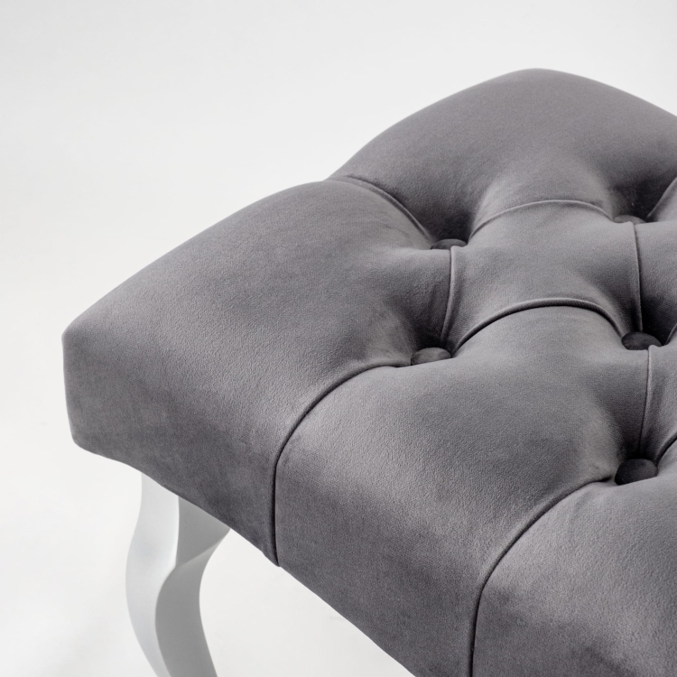 panca trapuntata in grigio