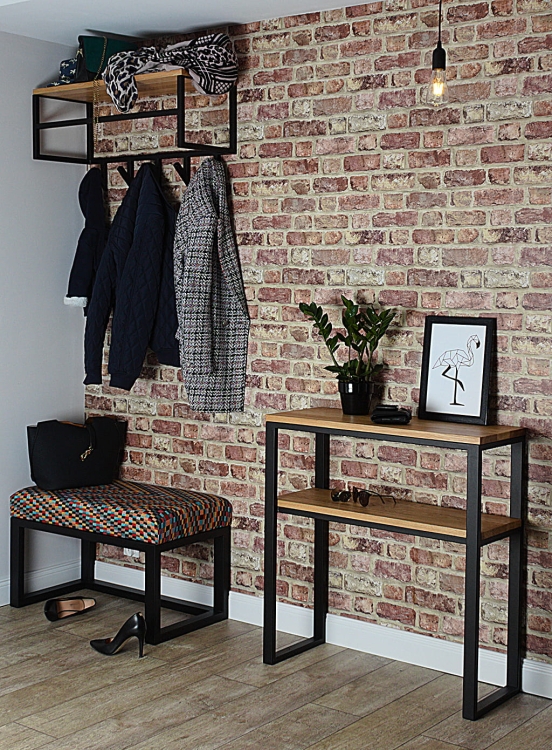 corridoio con mobili in stile loft