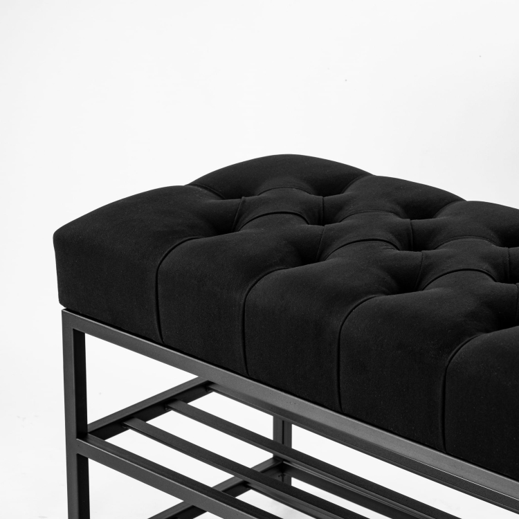 Panca nera trapuntata su base metallica