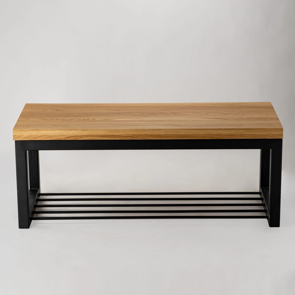 Panca industriale con piano in legno e ripiano in metallo